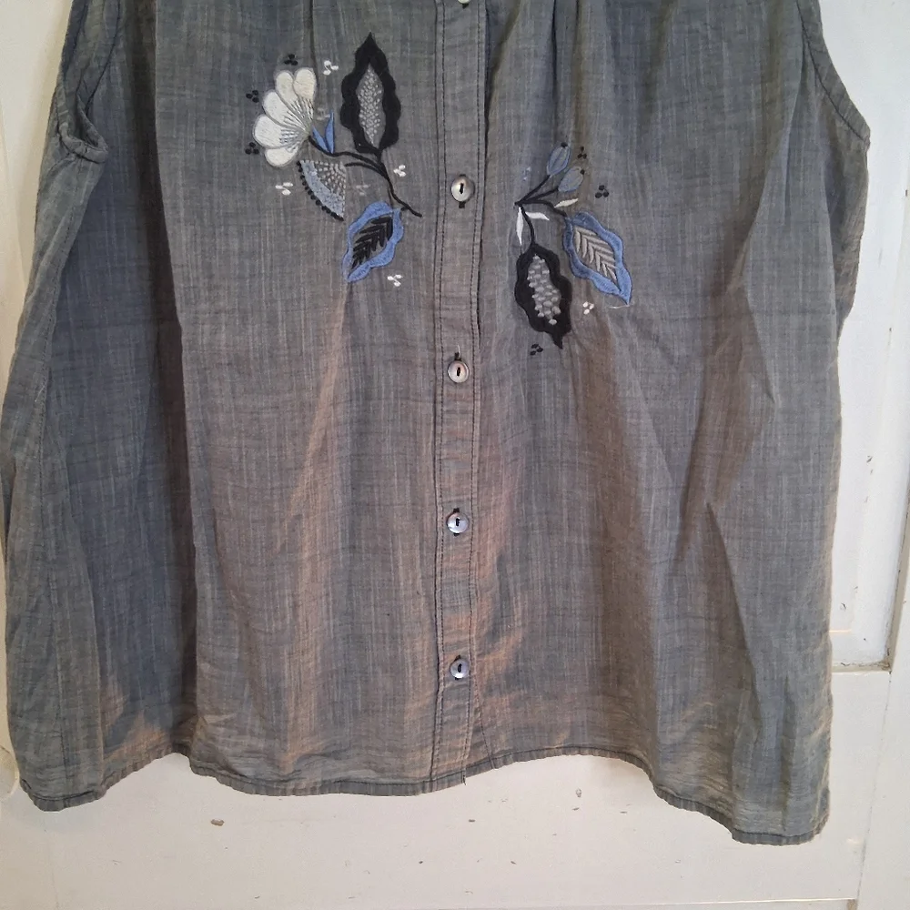 Gudrun Sjoden Gray Sleeveless Organic Cotton Top with Floral Embroidery - Picture 3 of 11